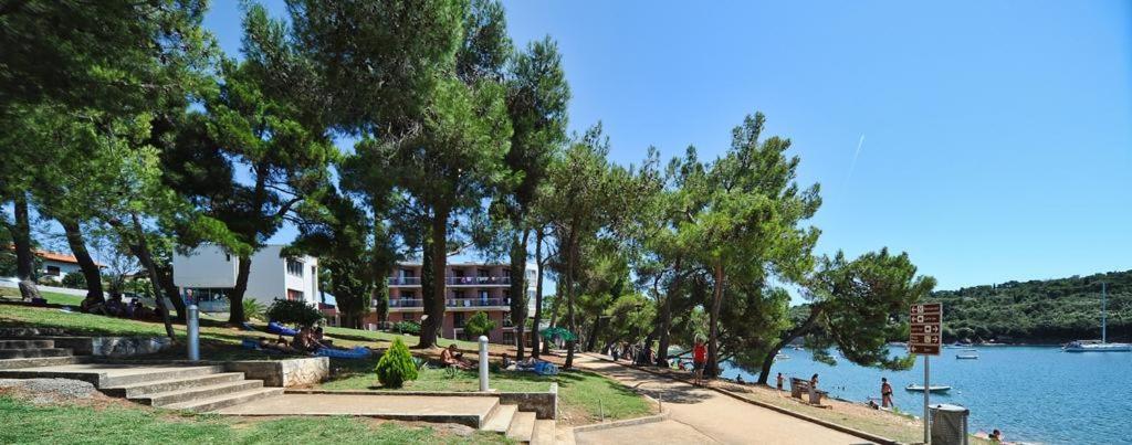 Apartments Lucefinka Banjole Esterno foto